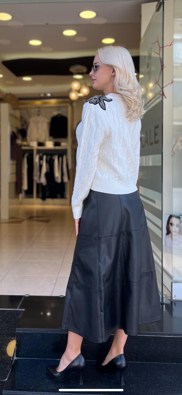 OMUZU NAKIŞ DETAYLI TRİKO