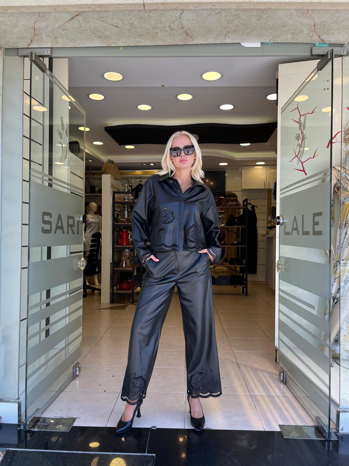 PAÇASI NAKIŞ DETAYLI DERİ PANTOLON