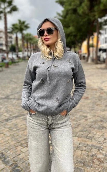 TAŞ İŞLEMELİ KAPUŞONLU TRİKO