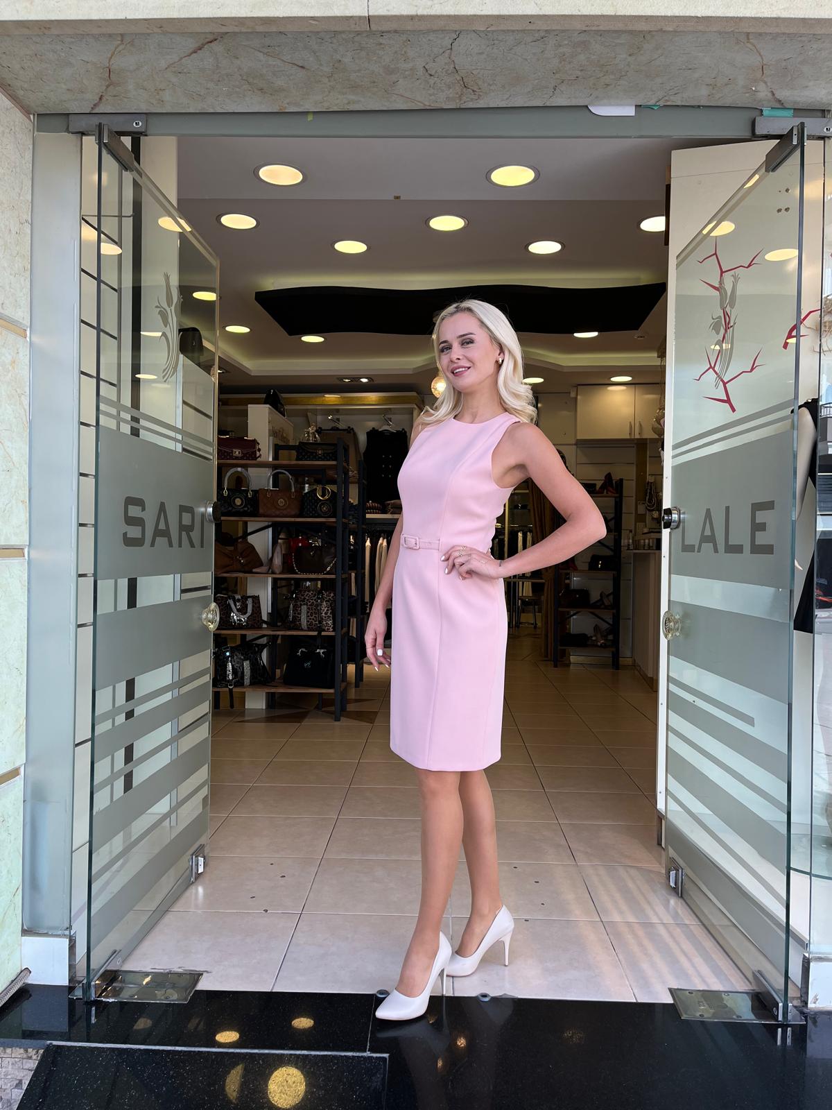 KEMER DETAYLI KLASİK KESİM ELBİSE