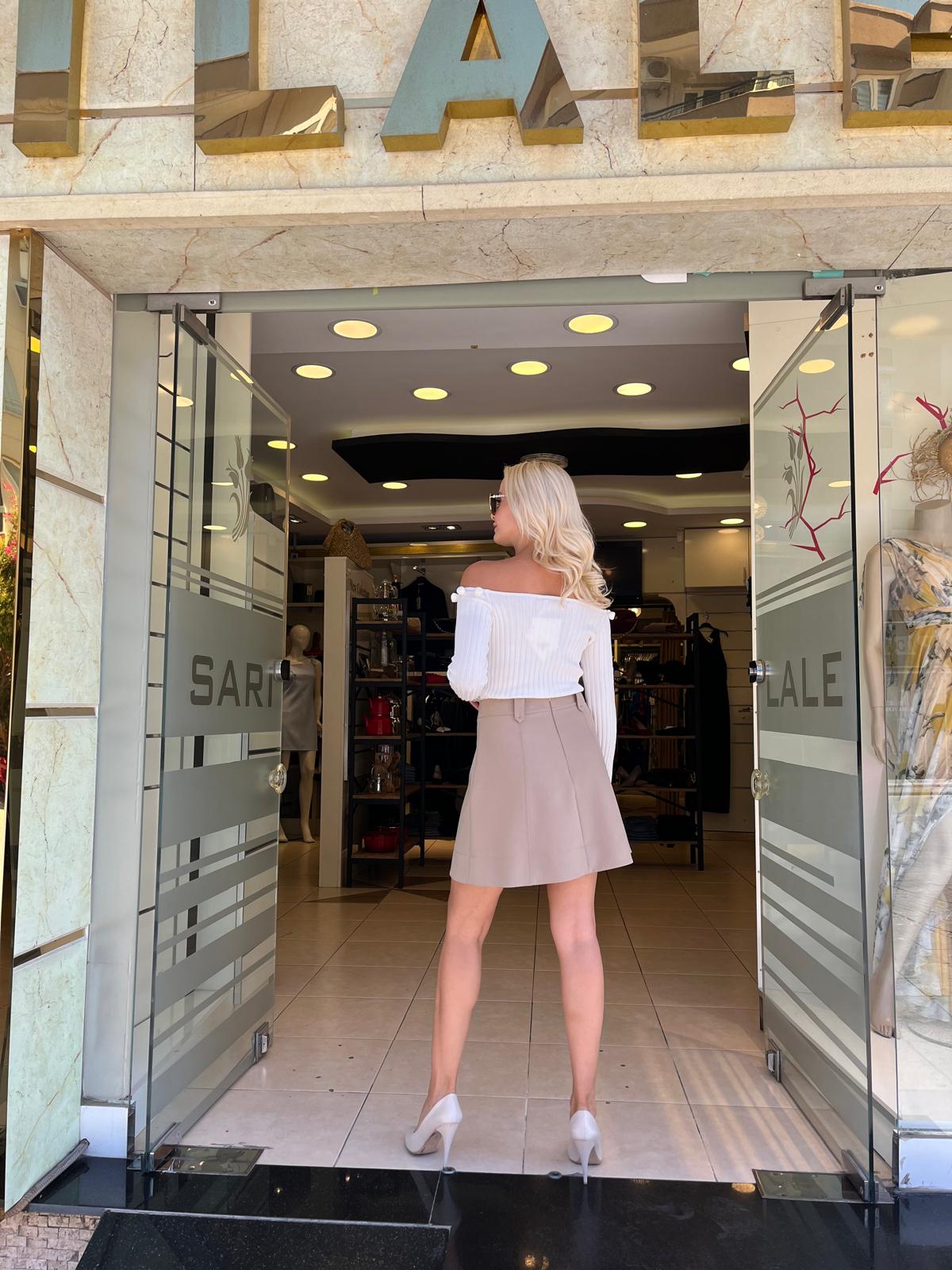 STRAPLEZ YAKA ÇİÇEK DETAYLI TRİKO
