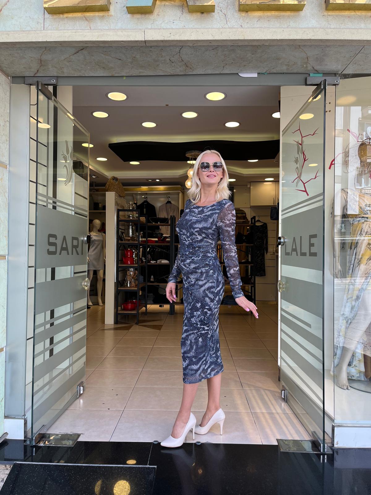 YILAN DESENLİ UZUN KOLLU MİDİ ELBİSE