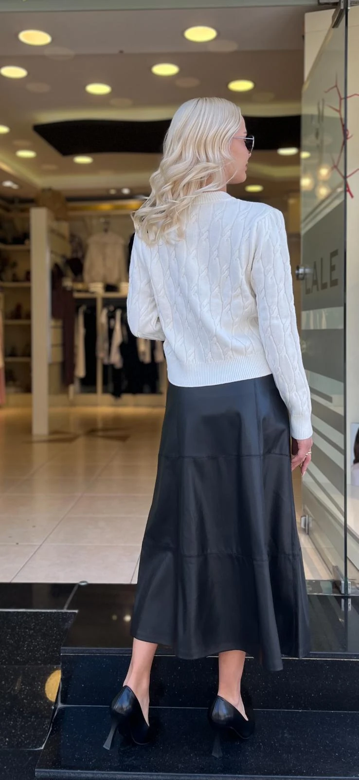 OMUZU NAKIŞ DETAYLI TRİKO