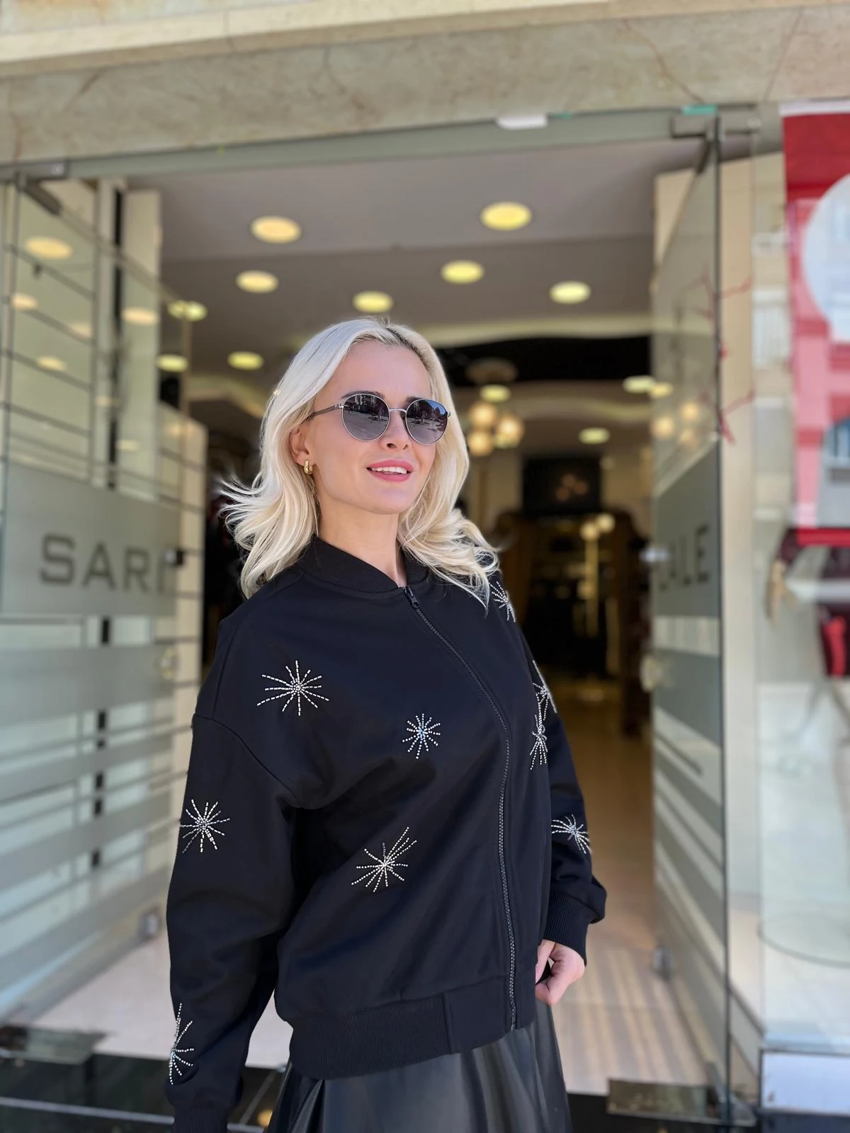 ÖNÜ NAKIŞ İŞLEMELİ TÜL KAPLI SWEAT BOMBER