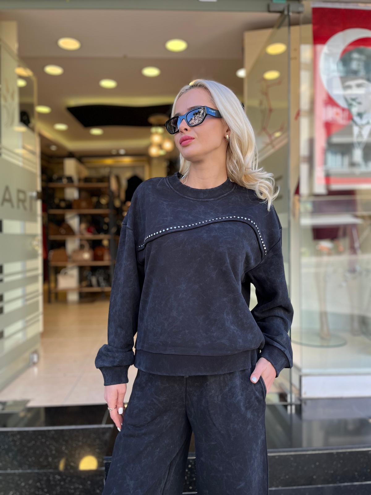 BİSİKLET YAKA YIKAMALI SWEATSHİRT