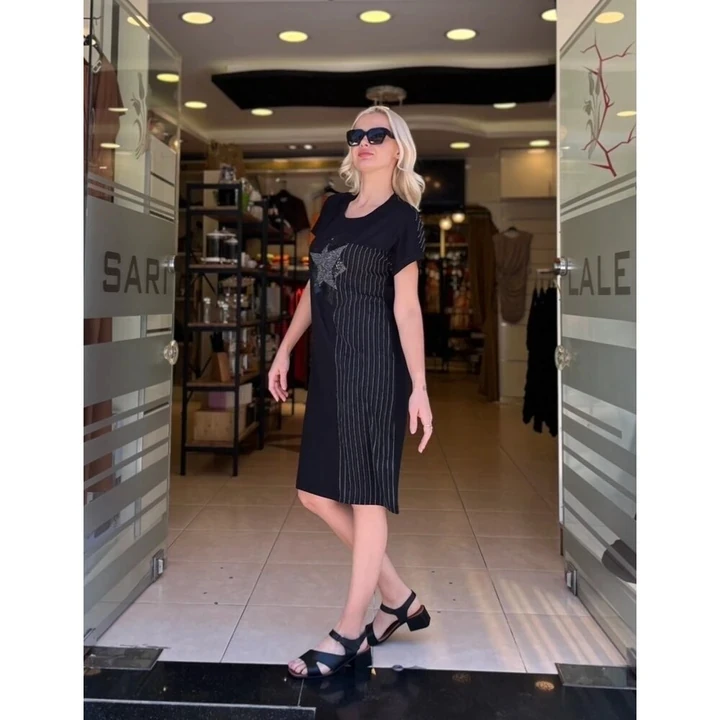 YILDIZ TAŞ BASKILI ÇİZGİ VE PAYET GARNİLİ ELBİSE