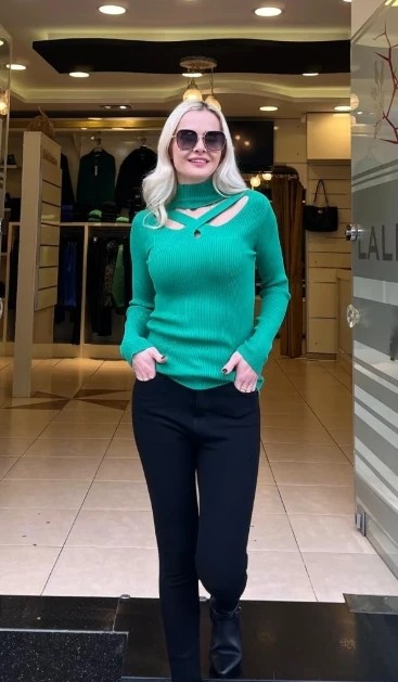 YAKASI ÇAPRAZ BANTLI TRİKO