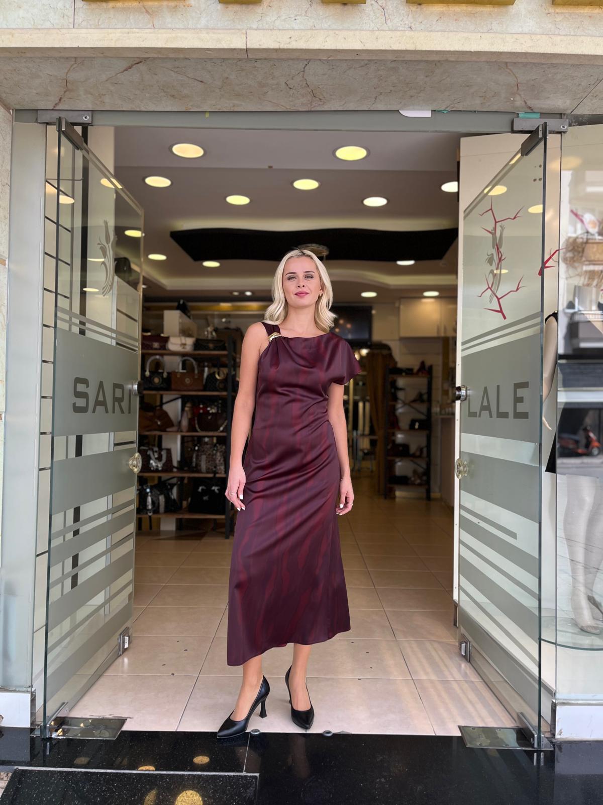 DRAPELİ OMUZ DETAYLI ELBİSE