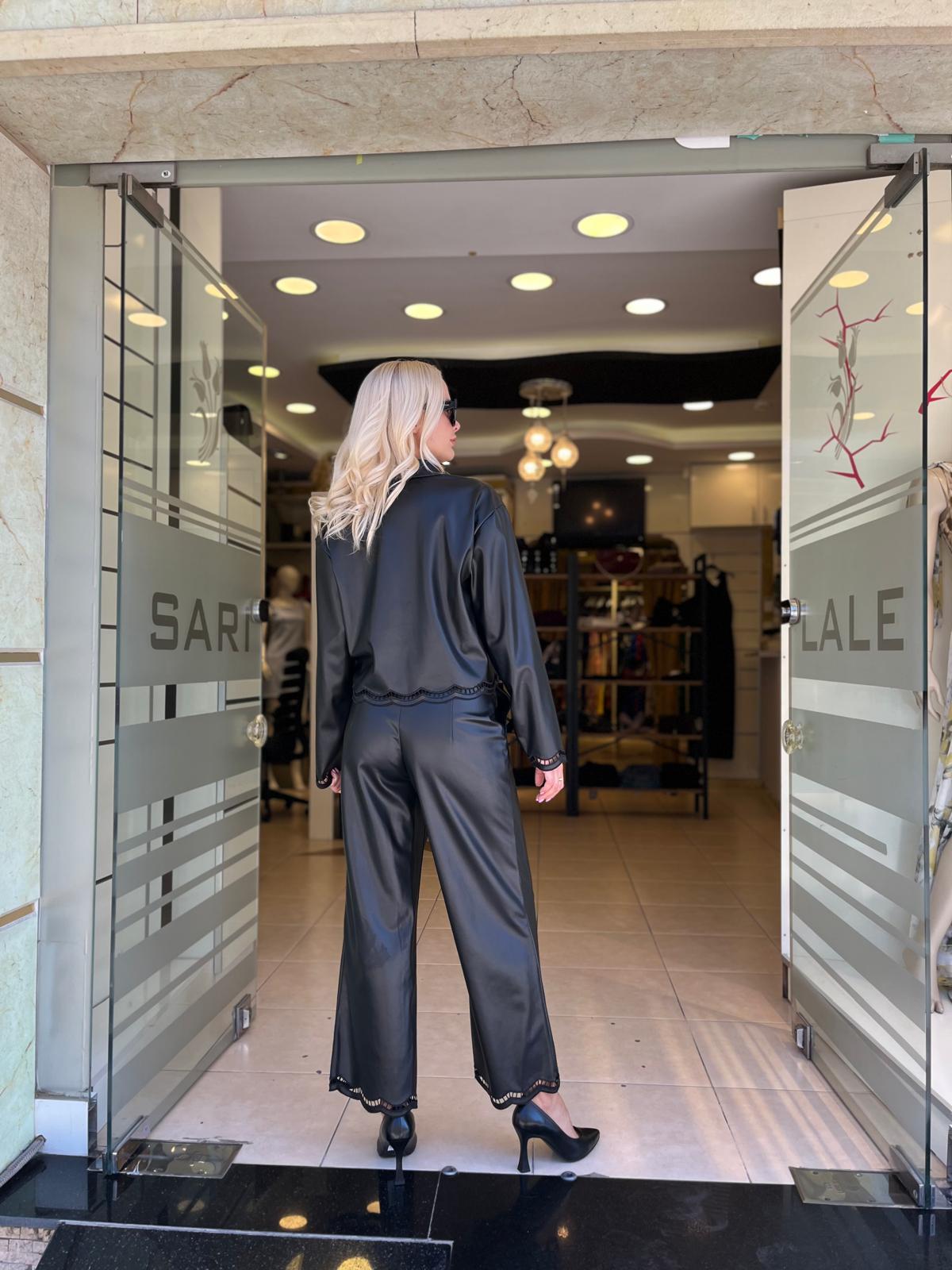 PAÇASI NAKIŞ DETAYLI DERİ PANTOLON