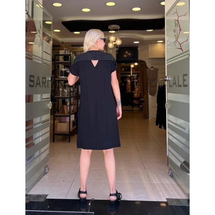 YILDIZ TAŞ BASKILI ÇİZGİ VE PAYET GARNİLİ ELBİSE