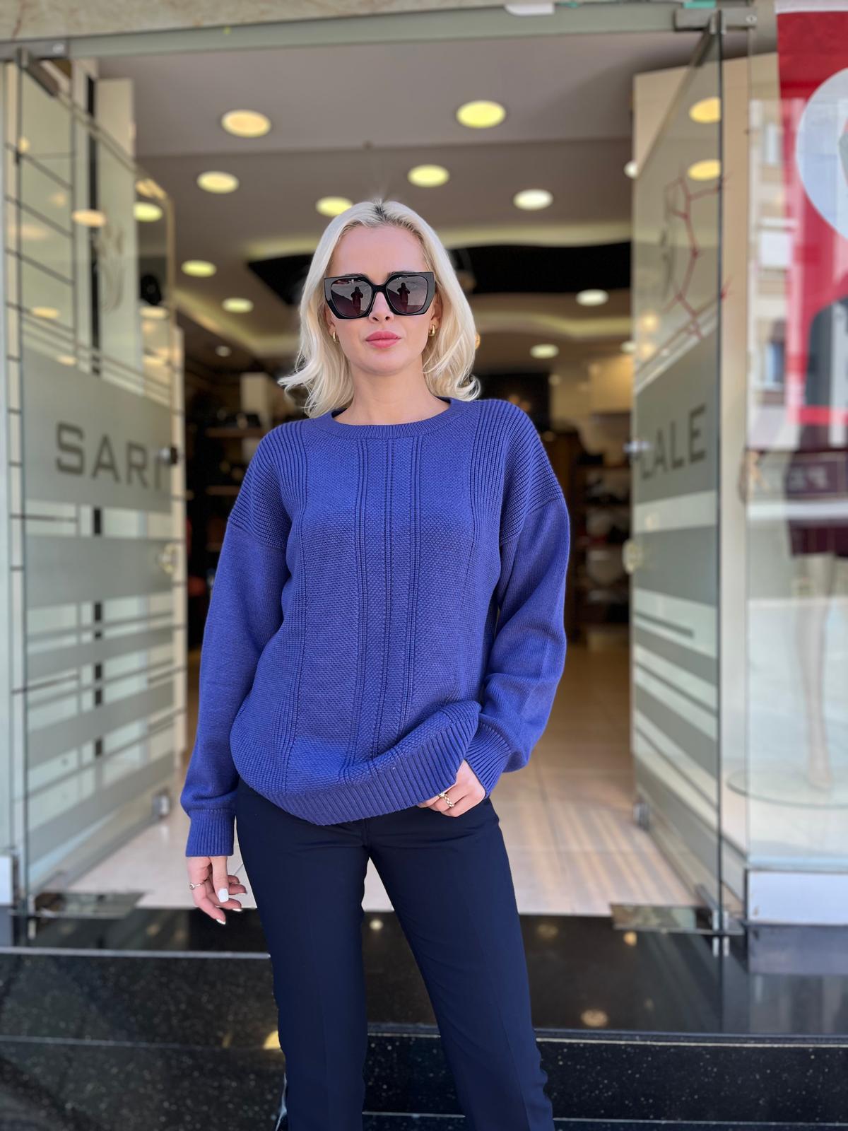 ARKASI DEKOLTE DETAYLI TRİKO