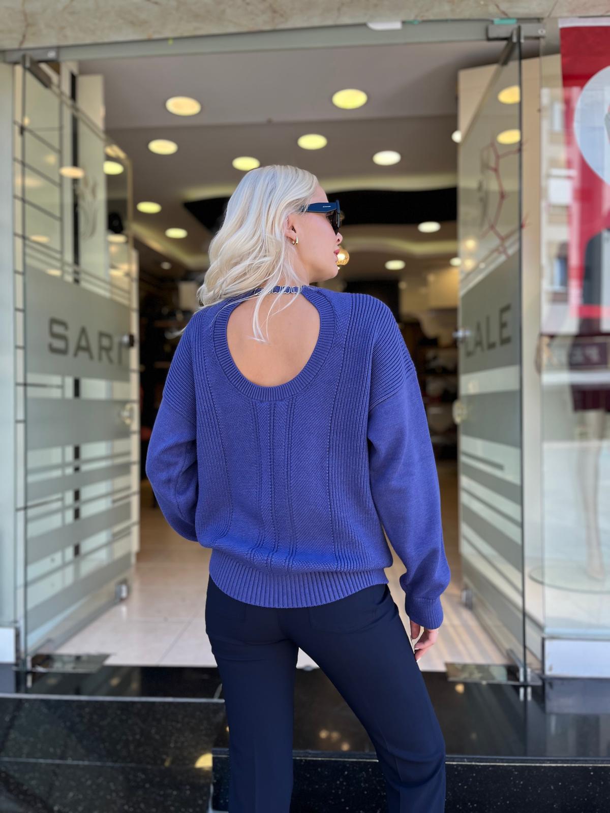 ARKASI DEKOLTE DETAYLI TRİKO