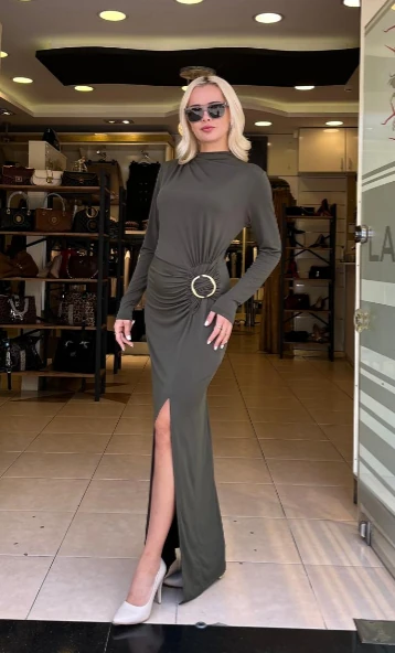 KEMER DETAYLI YIRTMAÇLI ELBİSE