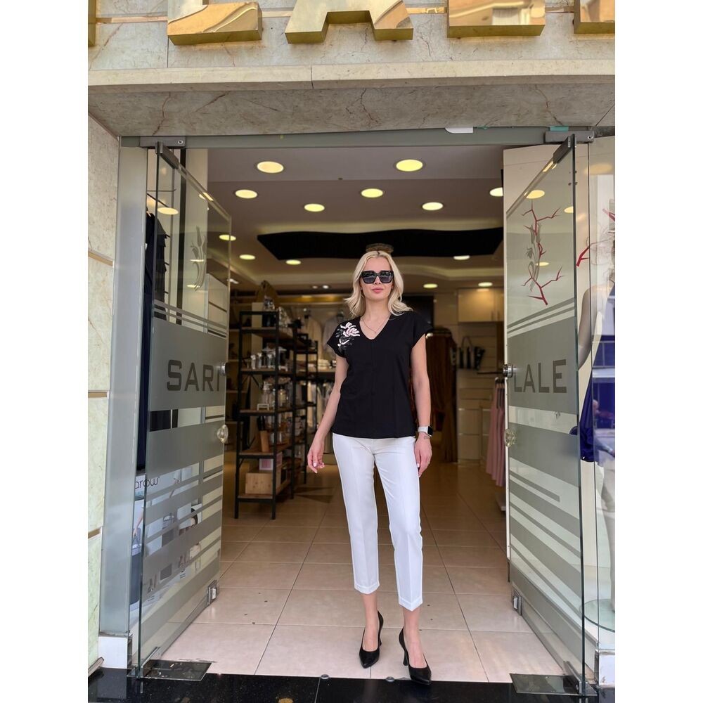 ÇİÇEK BASKI DETAYLI TİŞÖRT