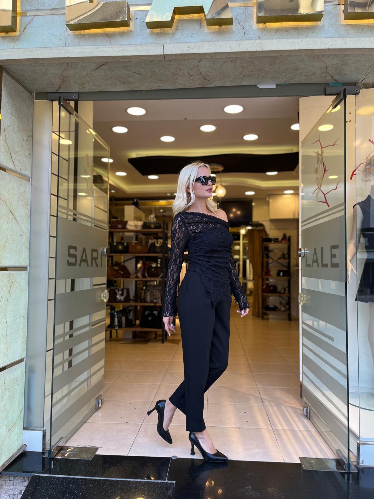 KAYIK YAKA DANTEL KUMAŞLI BLUZ