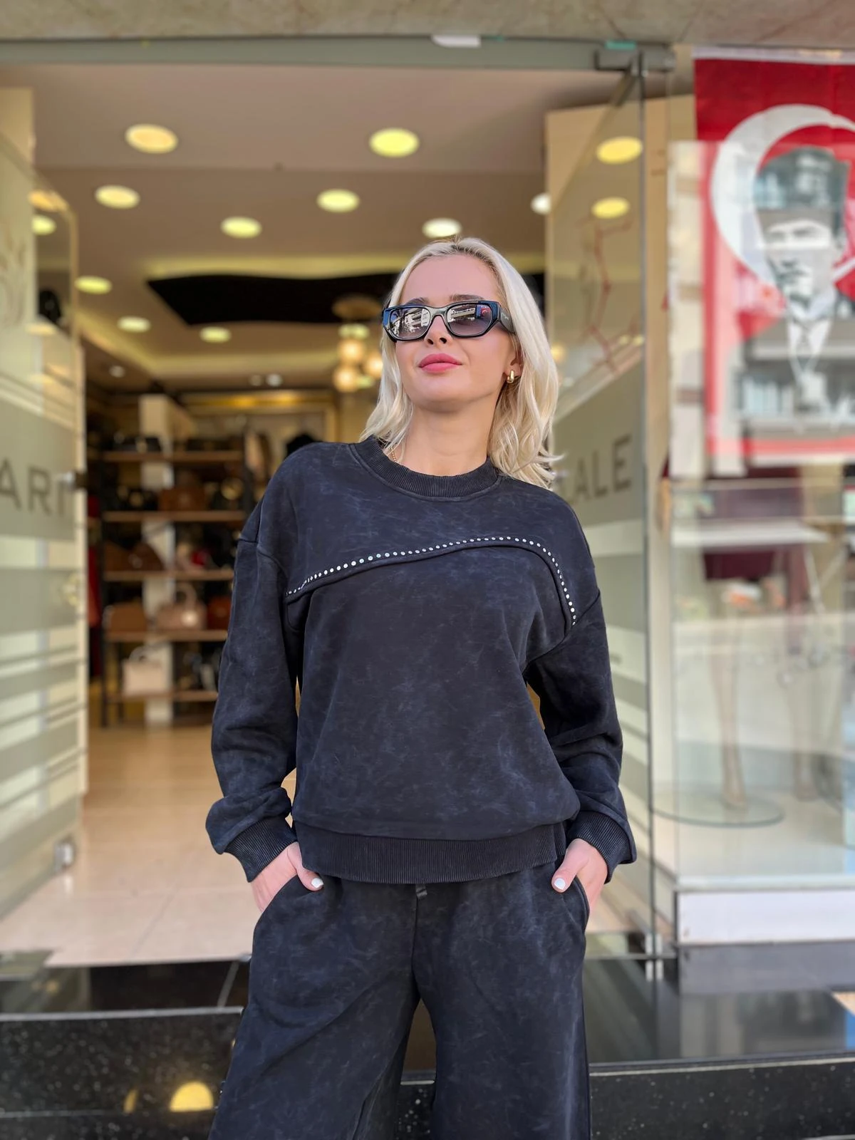 BİSİKLET YAKA YIKAMALI SWEATSHİRT