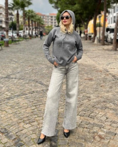 TAŞ İŞLEMELİ KAPUŞONLU TRİKO