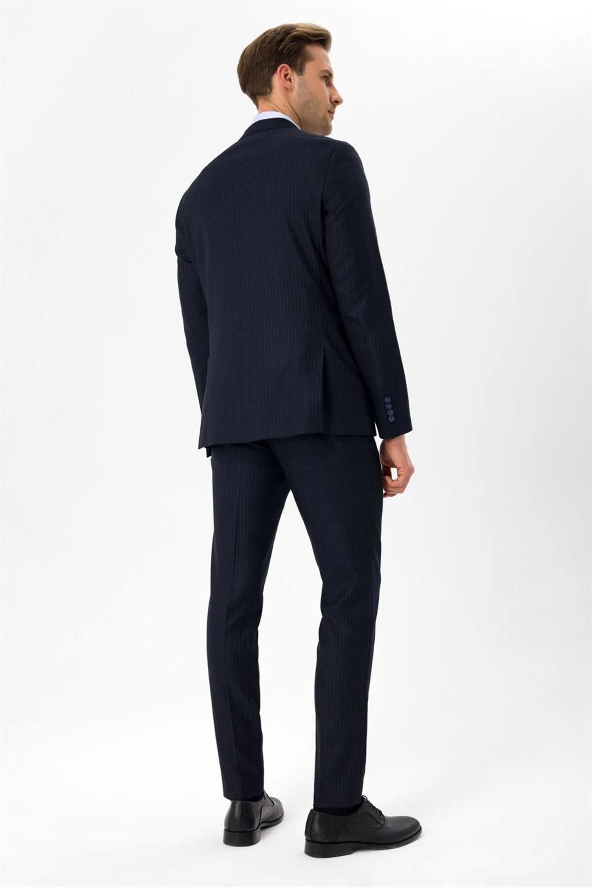 Süvari Dar Kesim Çizgili Lacivert Kruvaze Takım Elbise