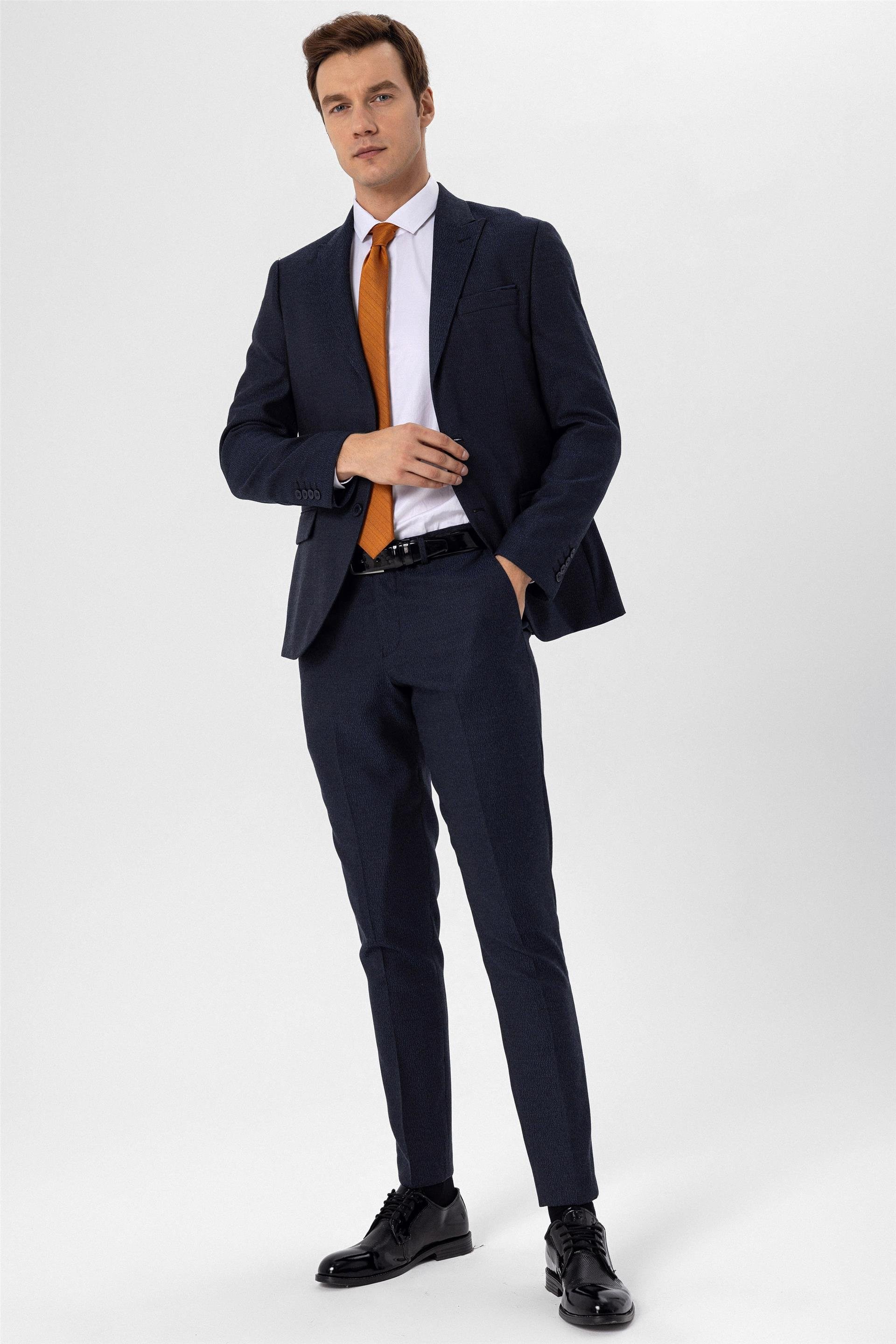 Lacivert Slim Fit Armürlü Sivri Yaka 6 Drop Klasik Takım Elbise