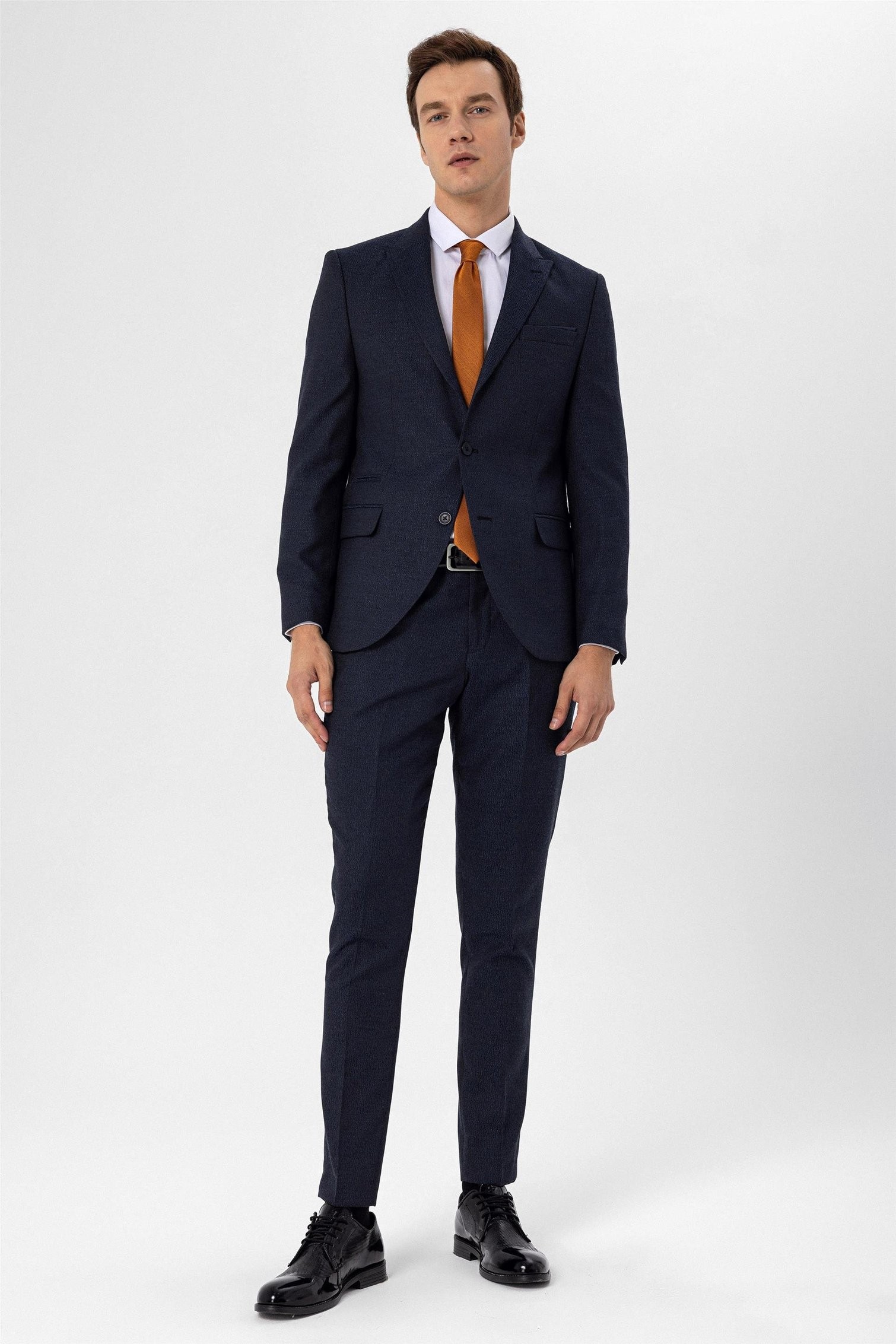 Lacivert Slim Fit Armürlü Sivri Yaka 6 Drop Klasik Takım Elbise