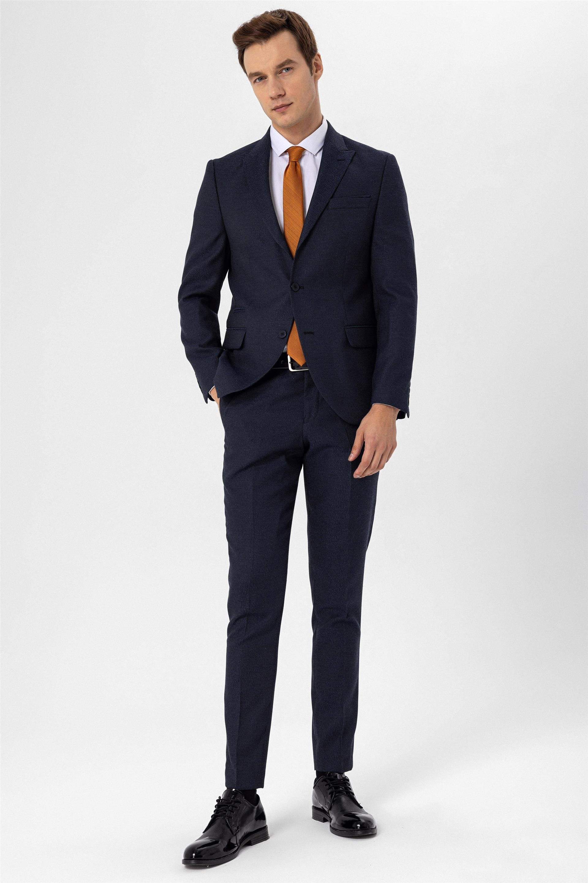 Lacivert Slim Fit Armürlü Sivri Yaka 6 Drop Klasik Takım Elbise