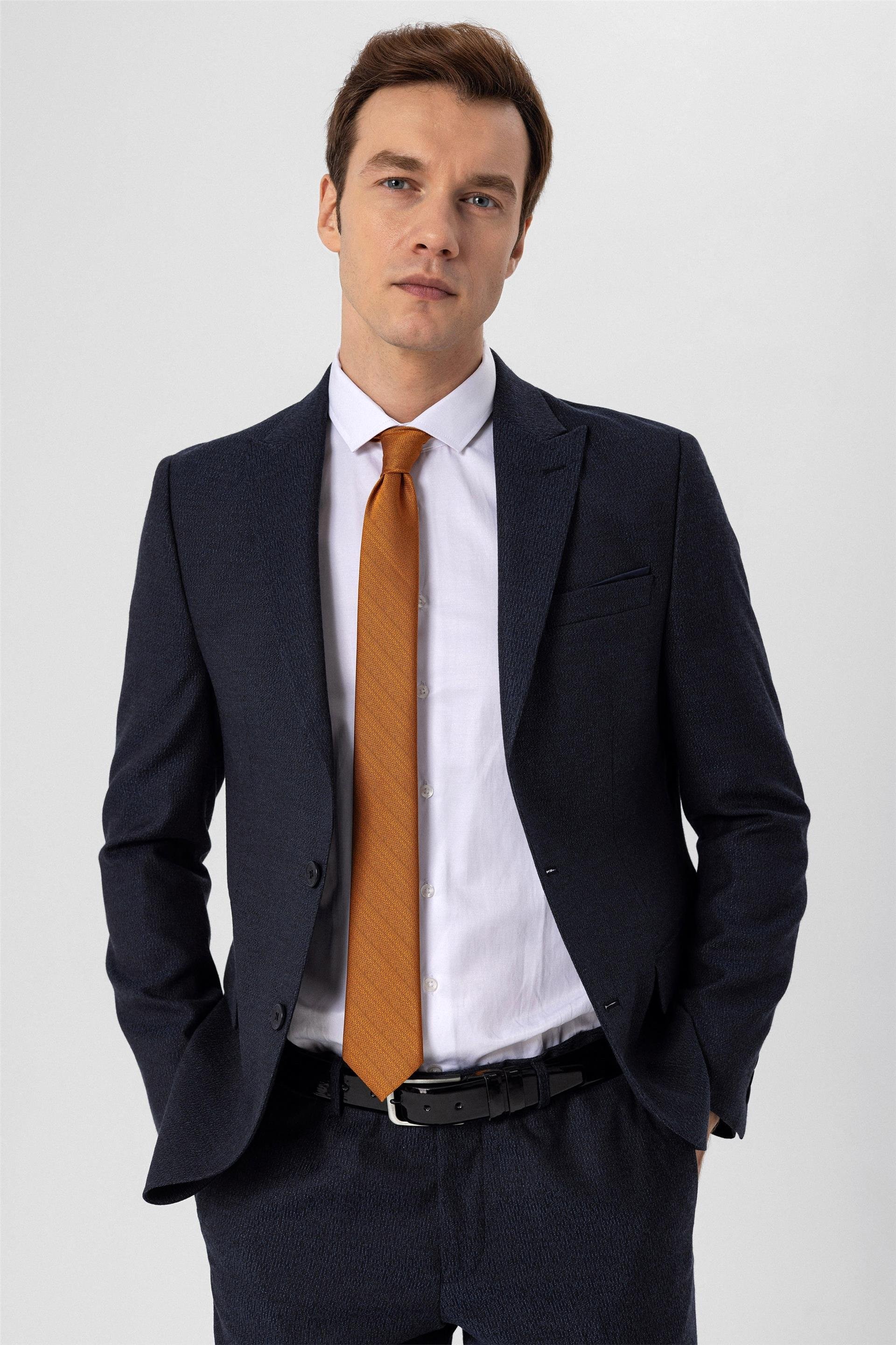 Lacivert Slim Fit Armürlü Sivri Yaka 6 Drop Klasik Takım Elbise