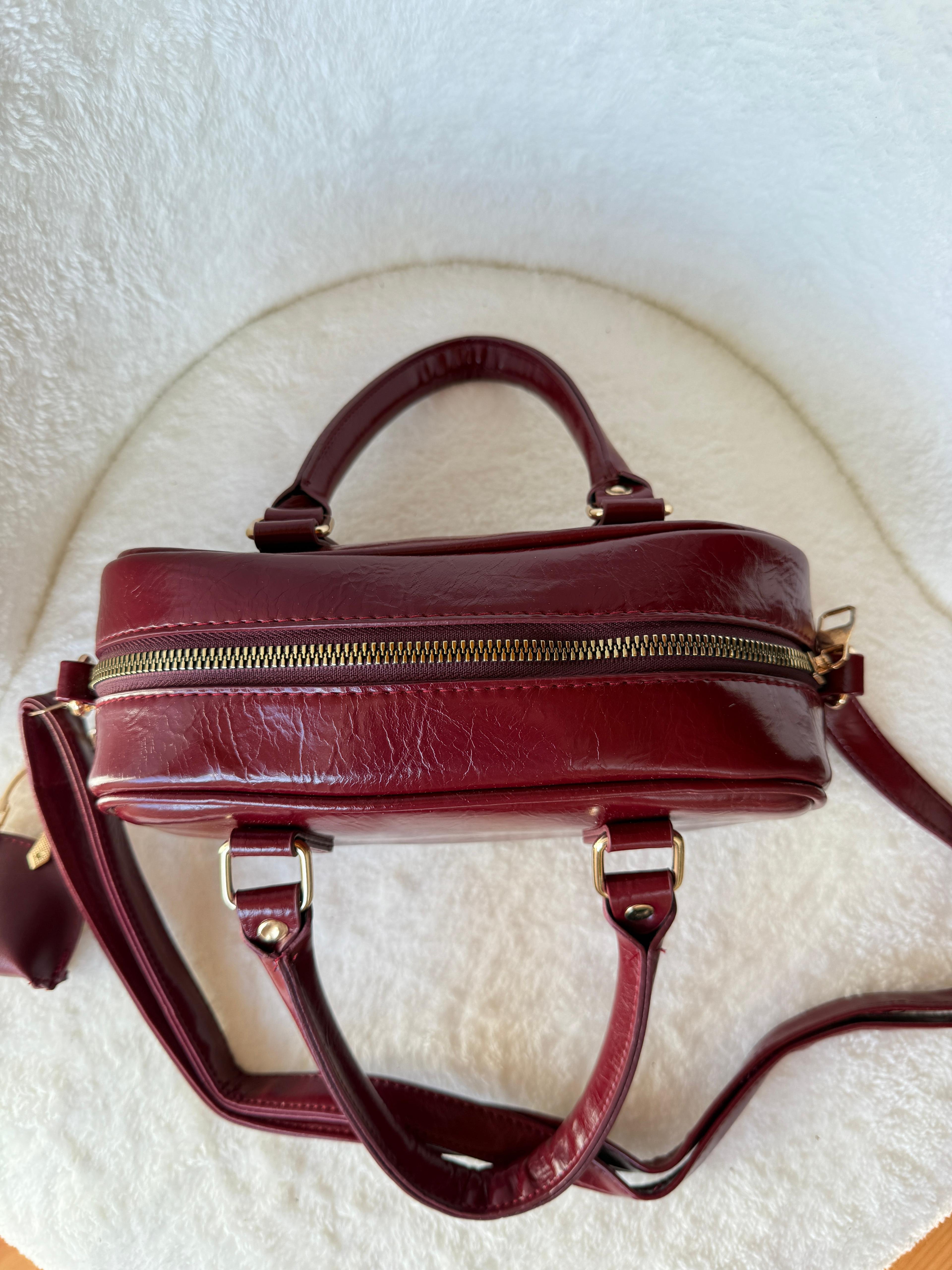 Celeste Model Bordo Charm Detaylı El ve Omuz Çantası