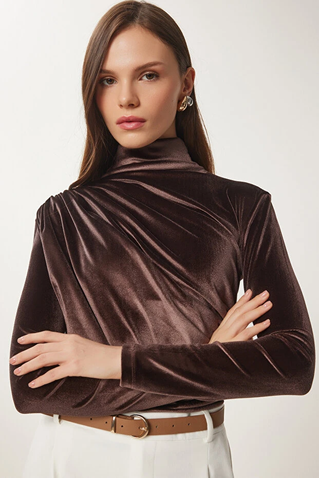 Büzgülü Yaka Şık Kadife Bluz Kahverengi