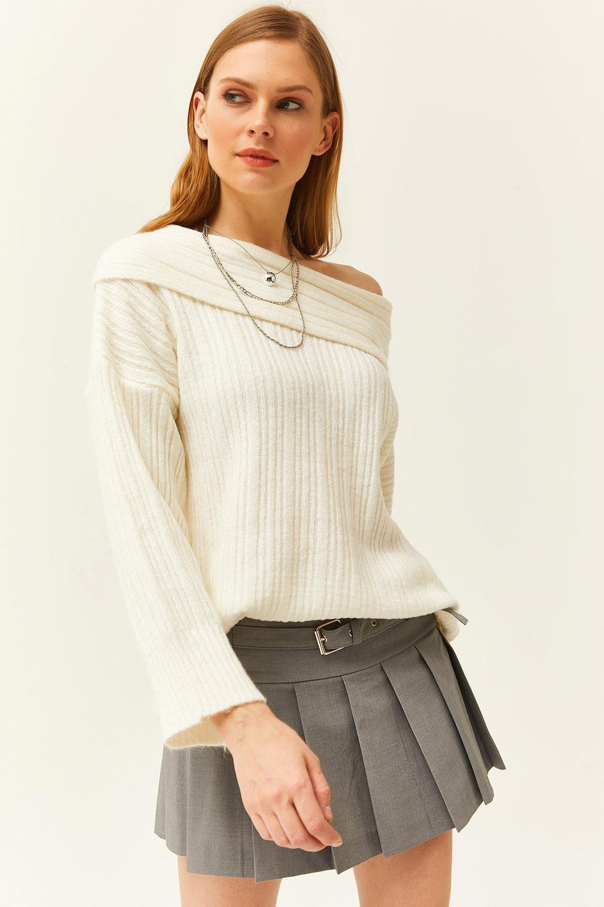 Madonna Yaka Fitilli Salaş Triko Kazak