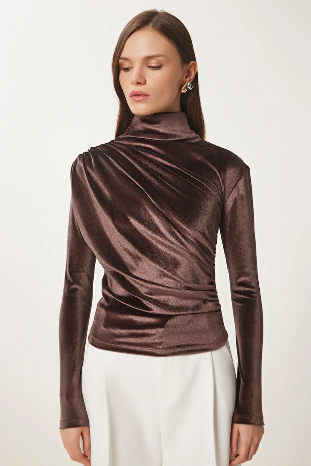 Büzgülü Yaka Şık Kadife Bluz Kahverengi