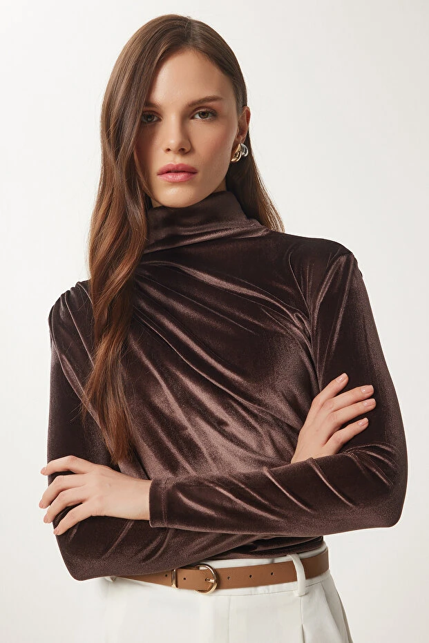 Büzgülü Yaka Şık Kadife Bluz Kahverengi