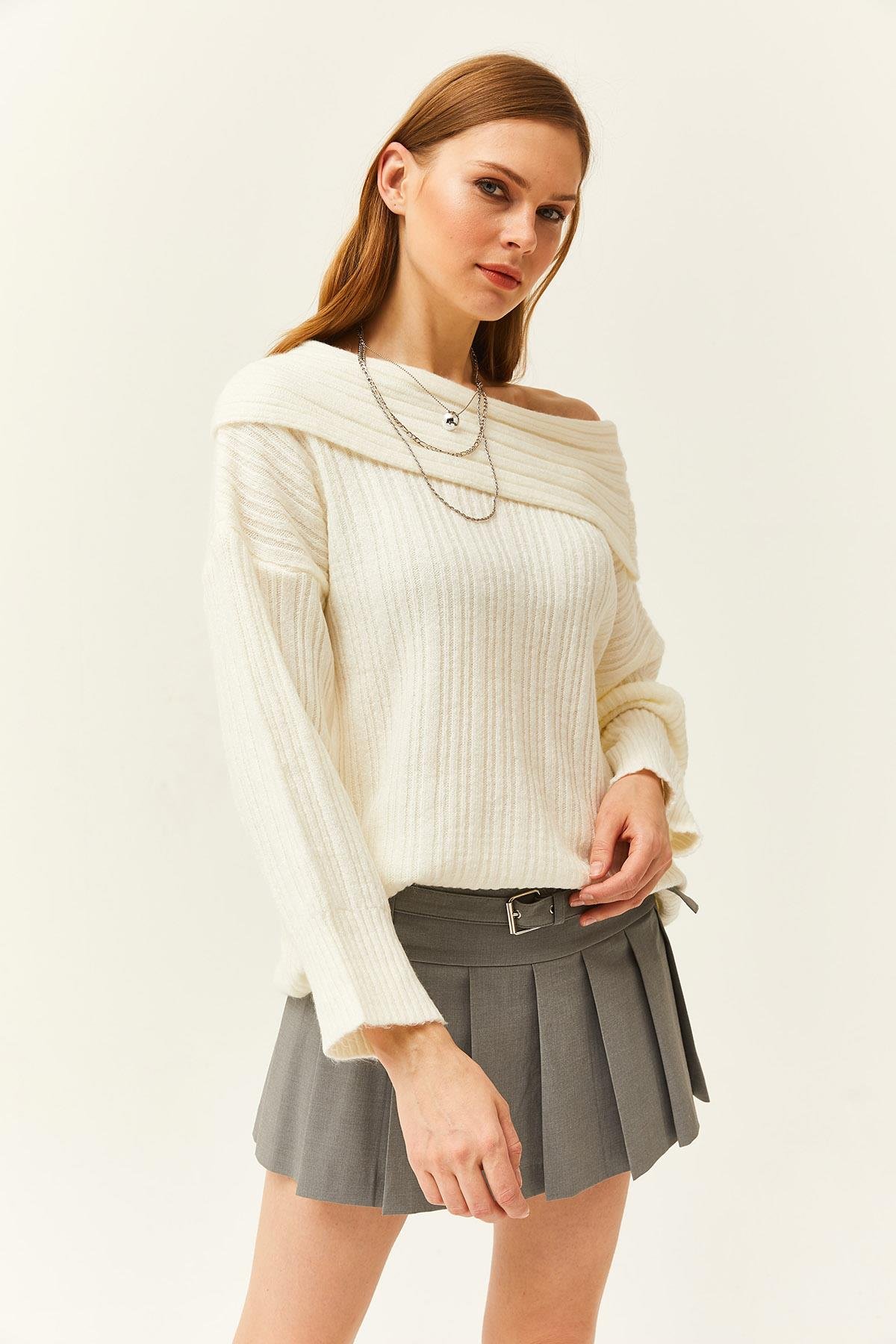 Madonna Yaka Fitilli Salaş Triko Kazak