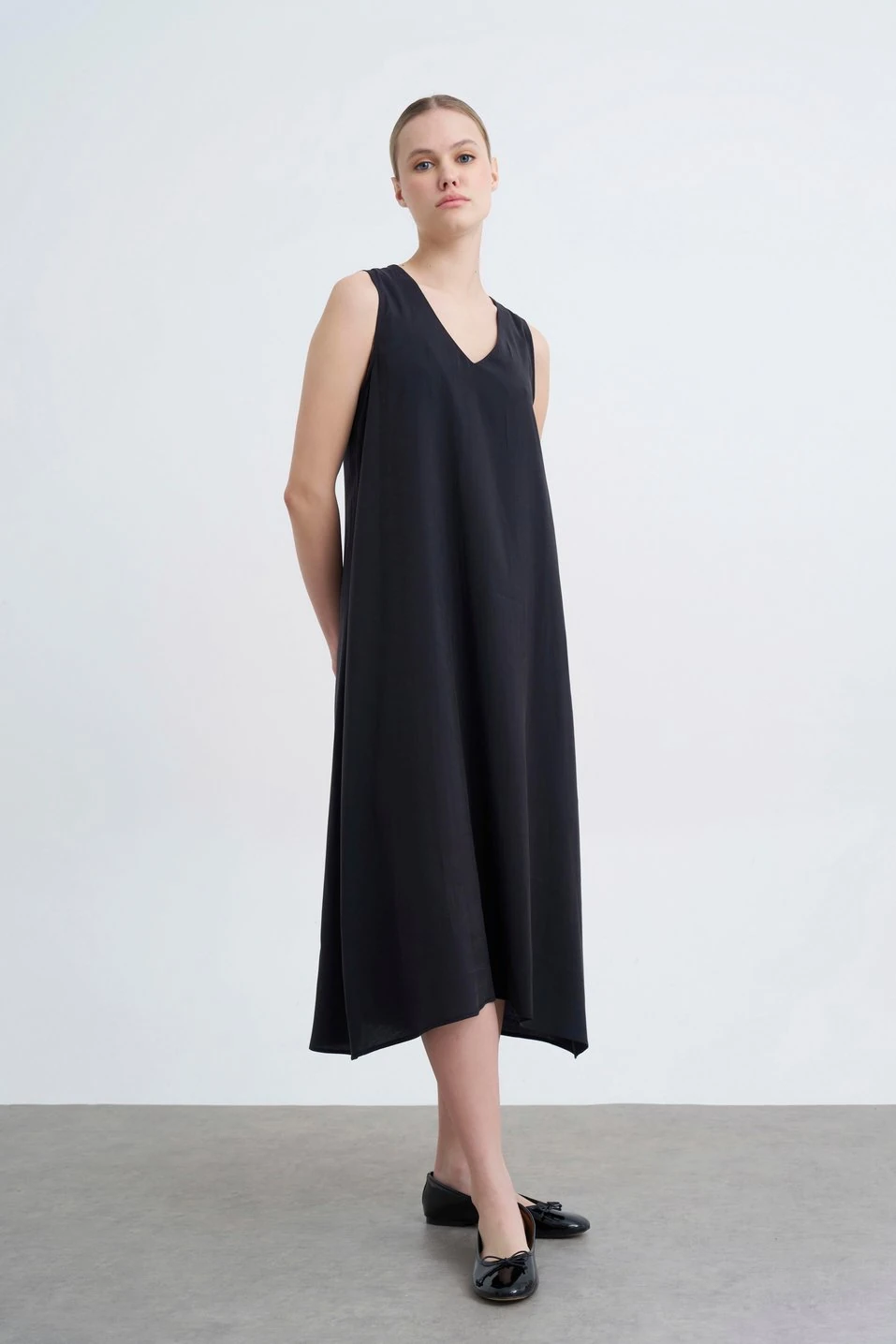 V yaka askılı salaş elbise