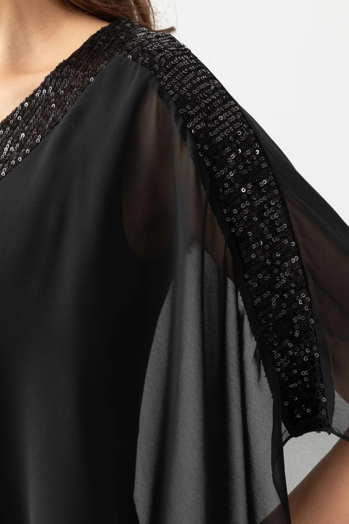 Kadın Siyah Pul Detaylı Viskon Penye Astarlı Şifon Pelerin Bluz