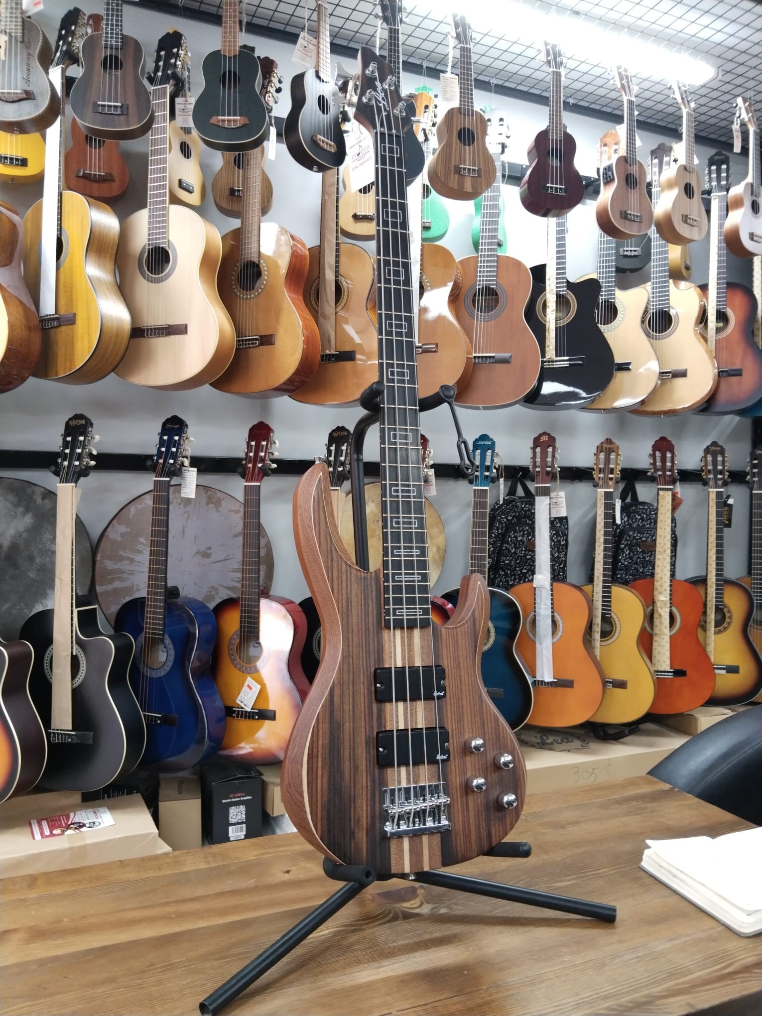 LEA YG-4-JM 4 telli Aktif Bass Gitar