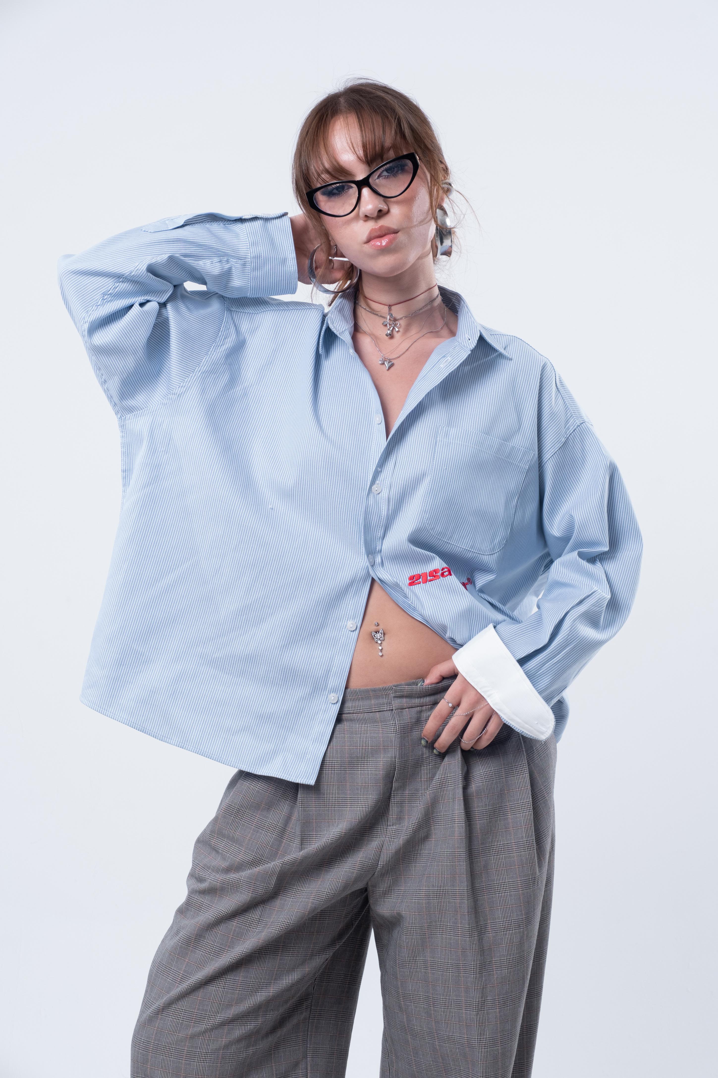 Boxy Fit Nakışlı Mavi Beyaz Gömlek