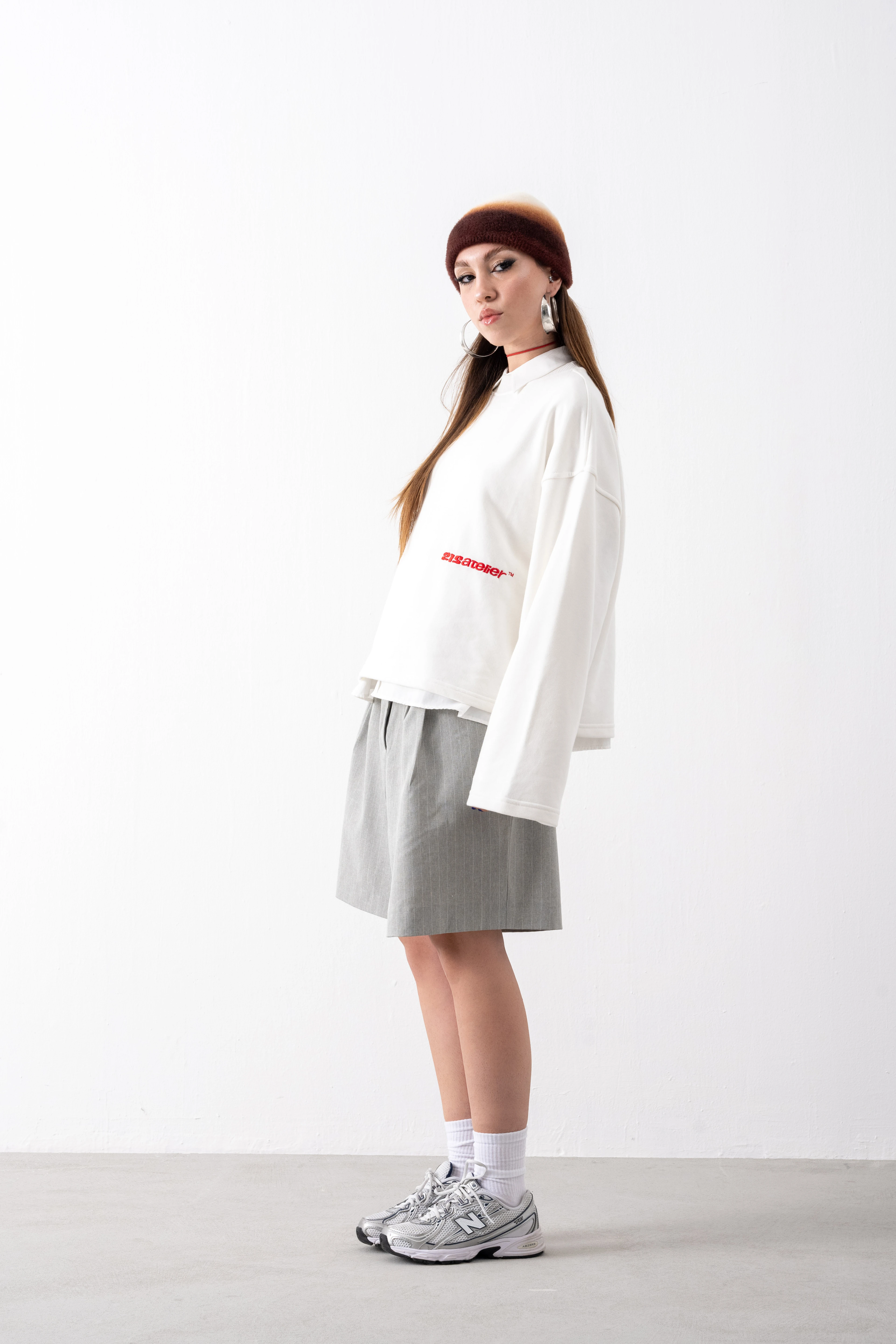  Beyaz Cropped Boxy Fit Sweatshirt