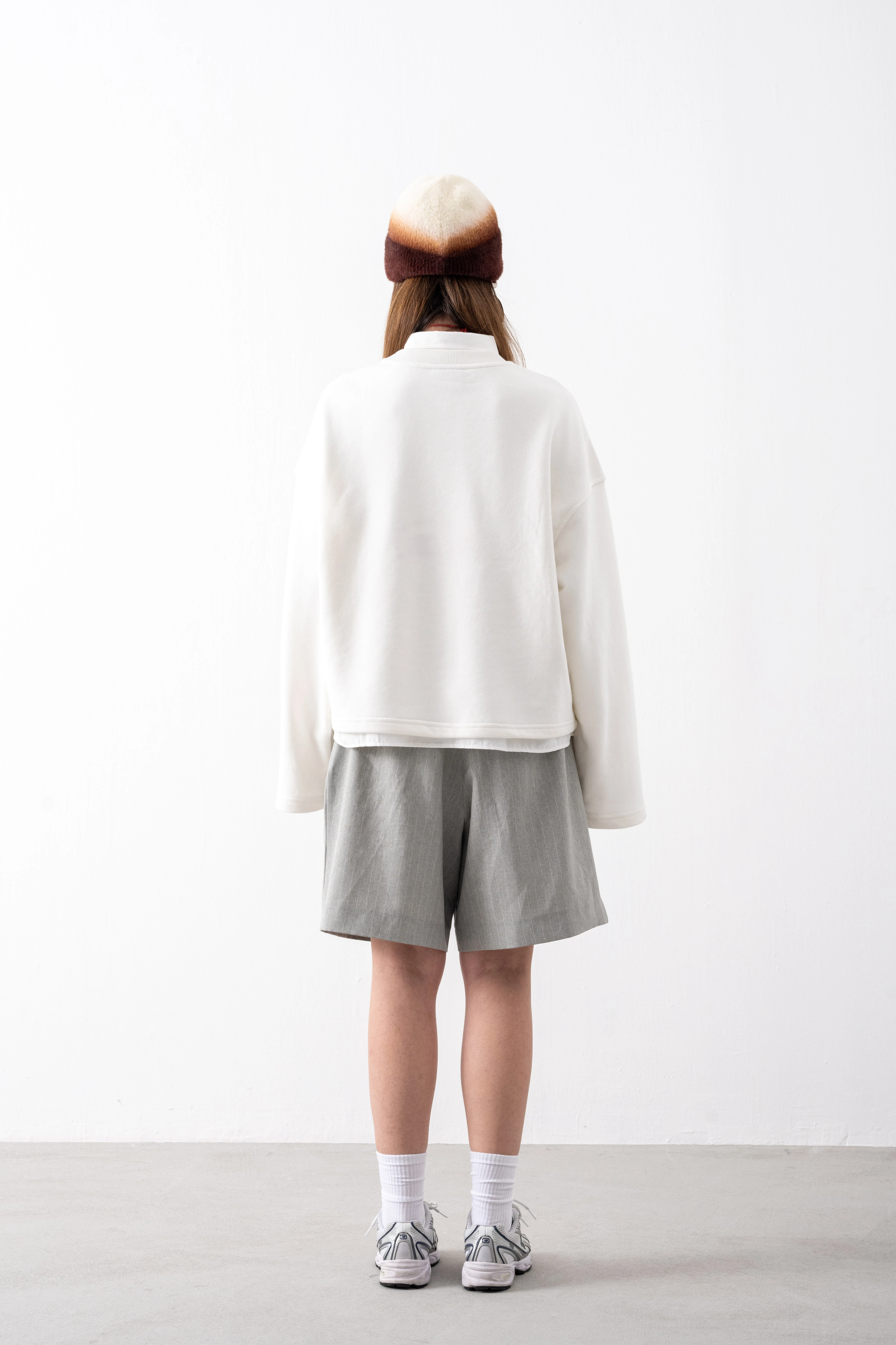  Beyaz Cropped Boxy Fit Sweatshirt