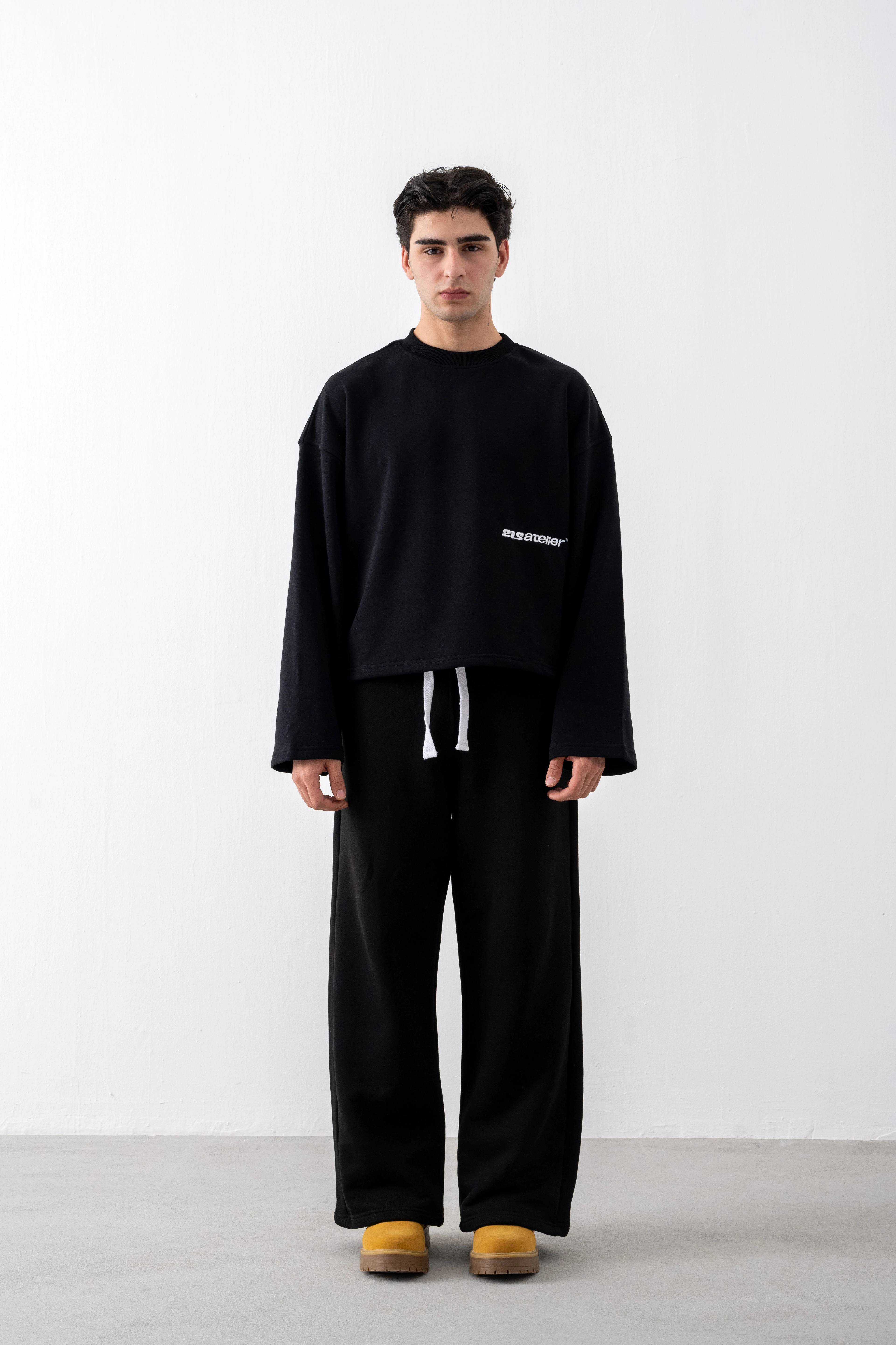 Siyah Cropped Boxy Fit Sweatshirt 