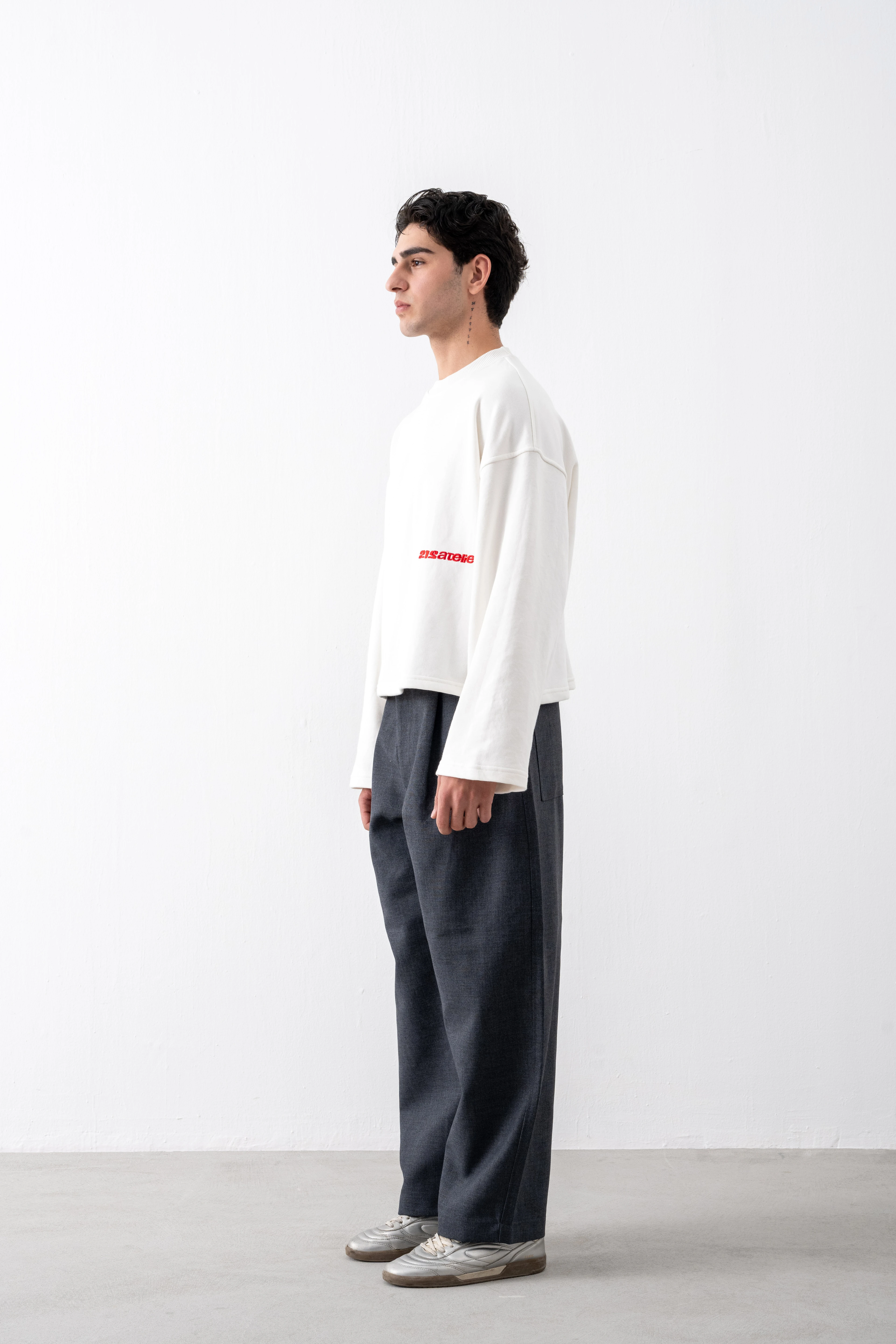  Beyaz Cropped Boxy Fit Sweatshirt