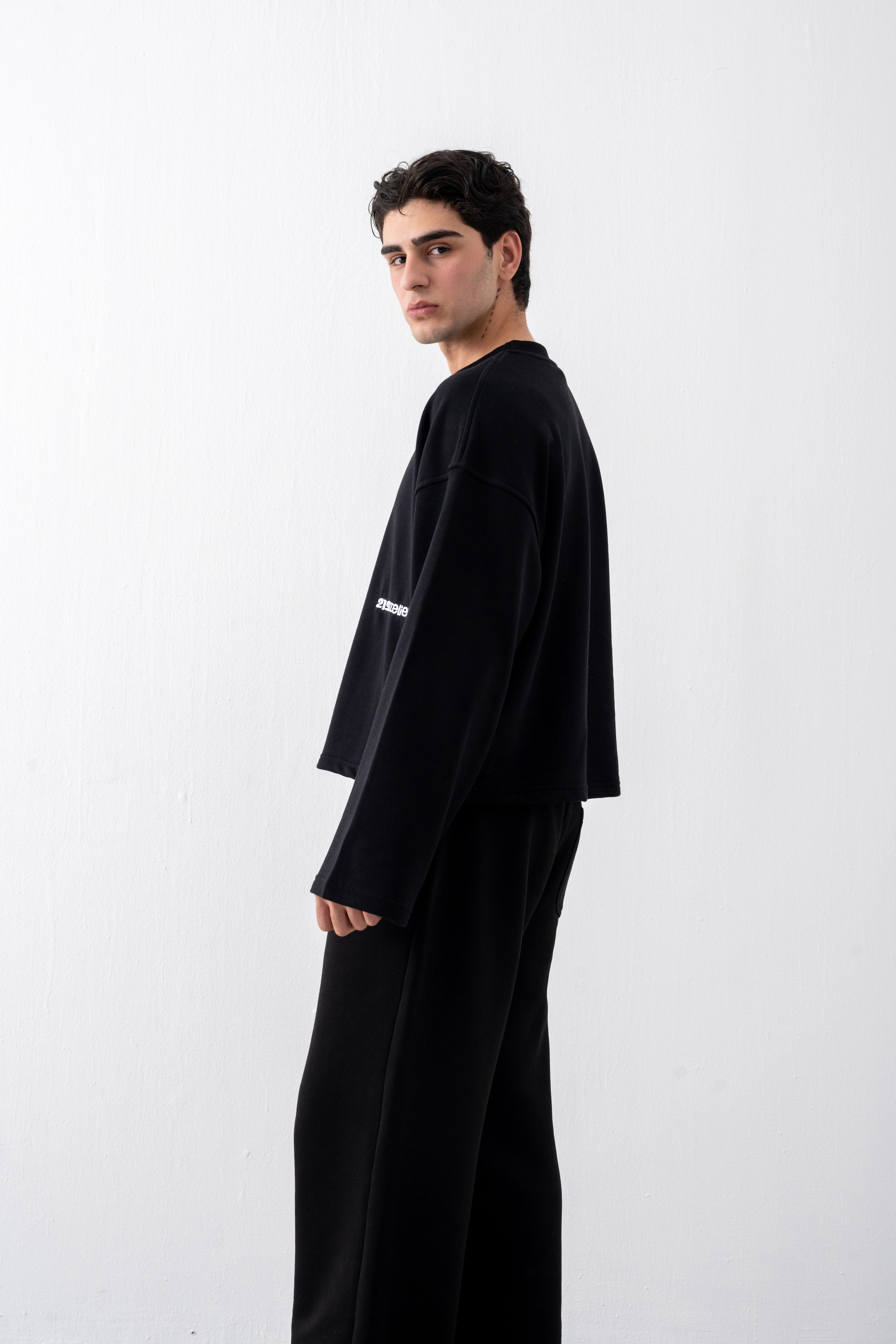 Siyah Cropped Boxy Fit Sweatshirt 