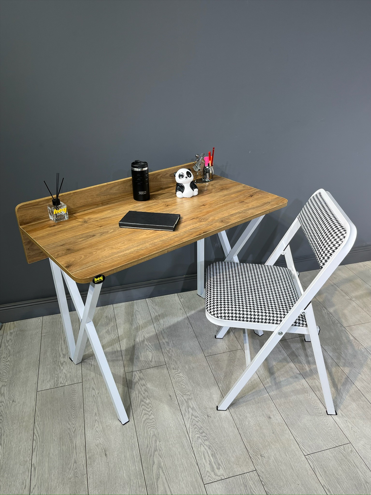 Buse Ceviz Çalışma Masası Ofis Bilgisayar Masası + Katlanır Sandalyeli 103 cm Metal Ayak - CEVİZ BEYAZ - BEYAZ KAZAYAĞI