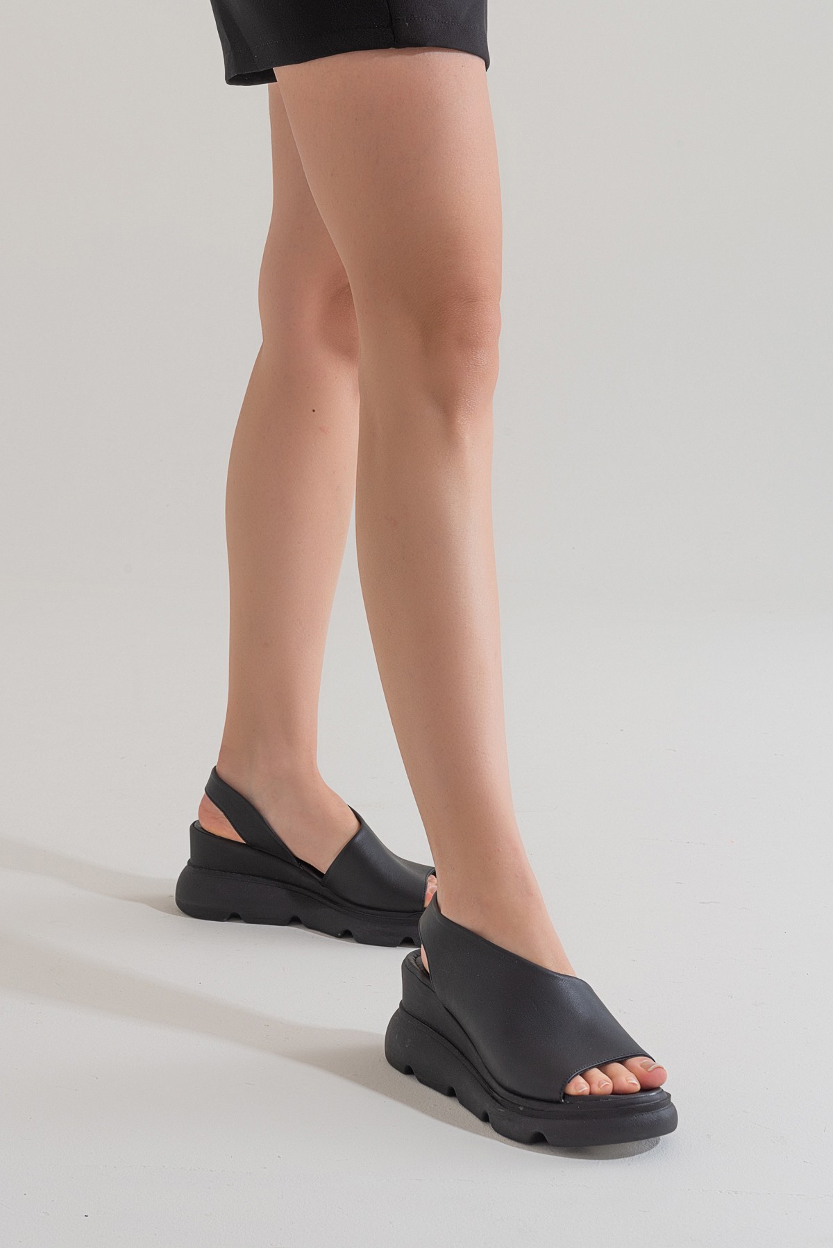 Wella Kadın Dolgu Topuk Sandalet - Siyah
