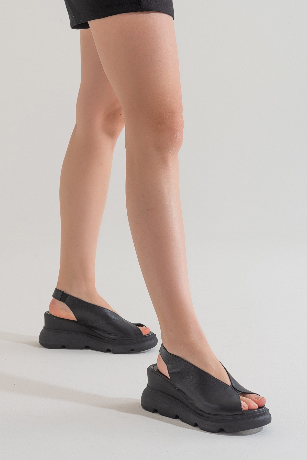 Wella Kadın Dolgu Topuk Sandalet - Siyah