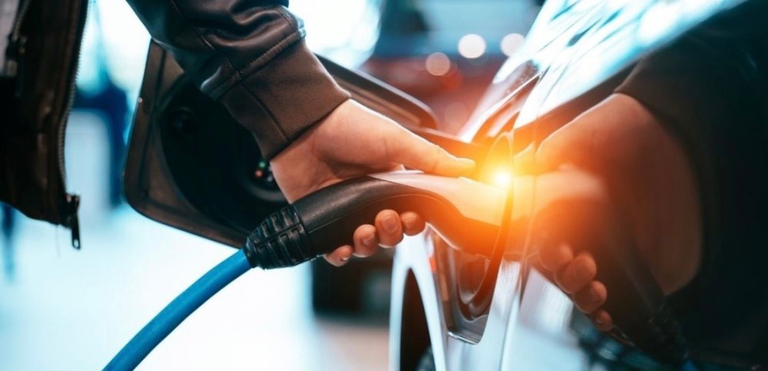 Elektrikli Araba Şarj Cihazı