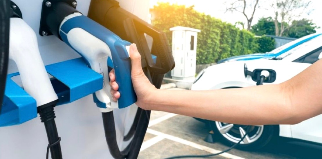 Elektrikli Araba Şarj Aleti