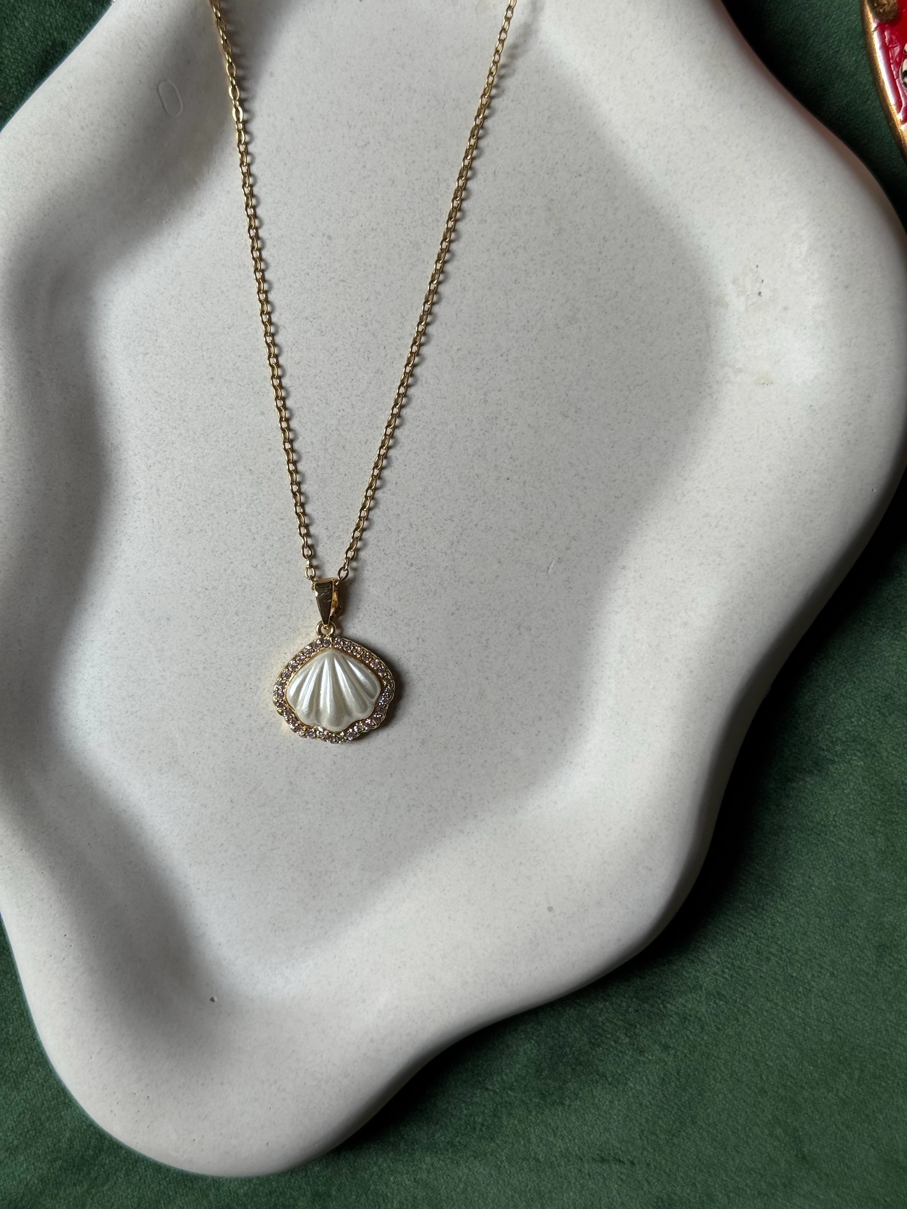 Deniz Kabuklu Taşlı Kolye