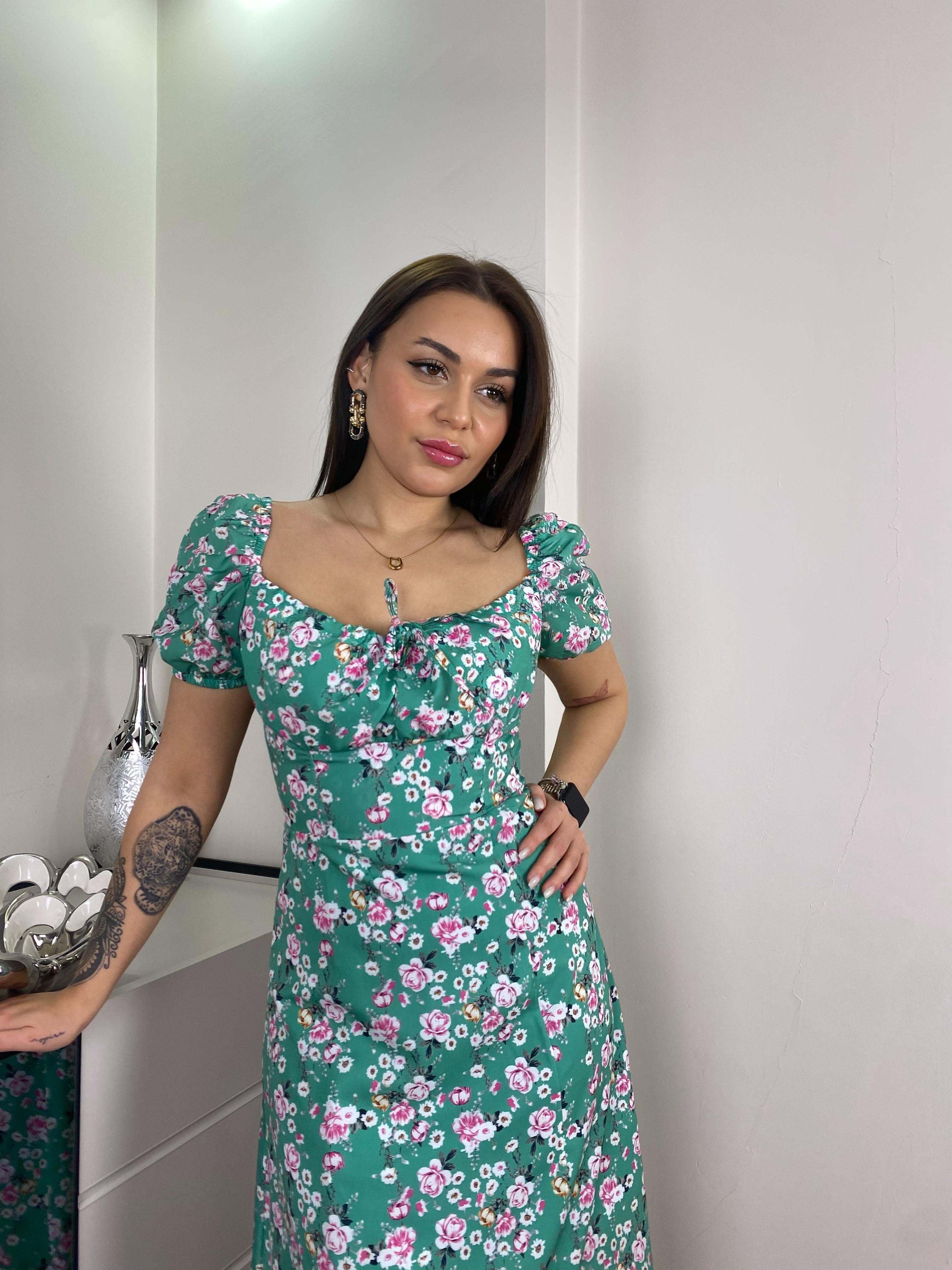 Çiçekli Uzun Elbise