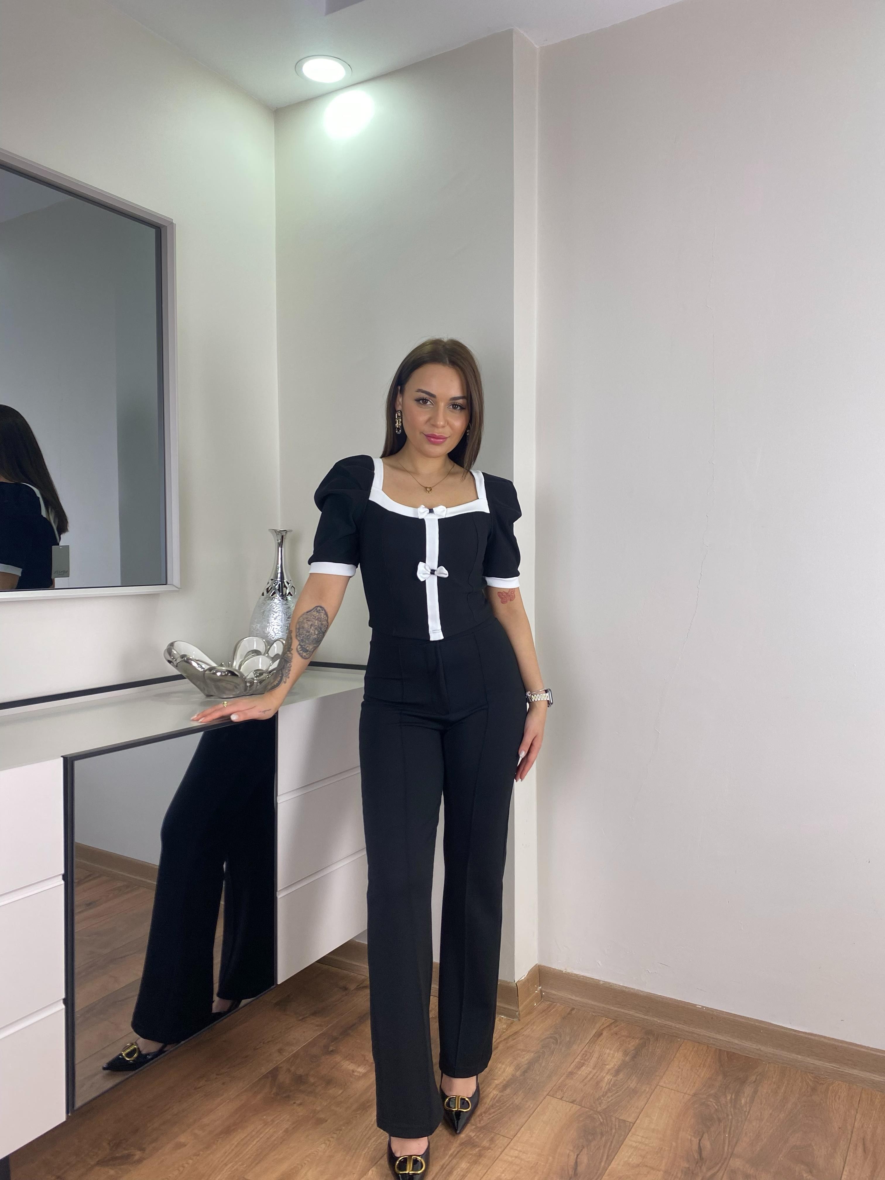 Fiyonk Detaylı Likralı Bluz
