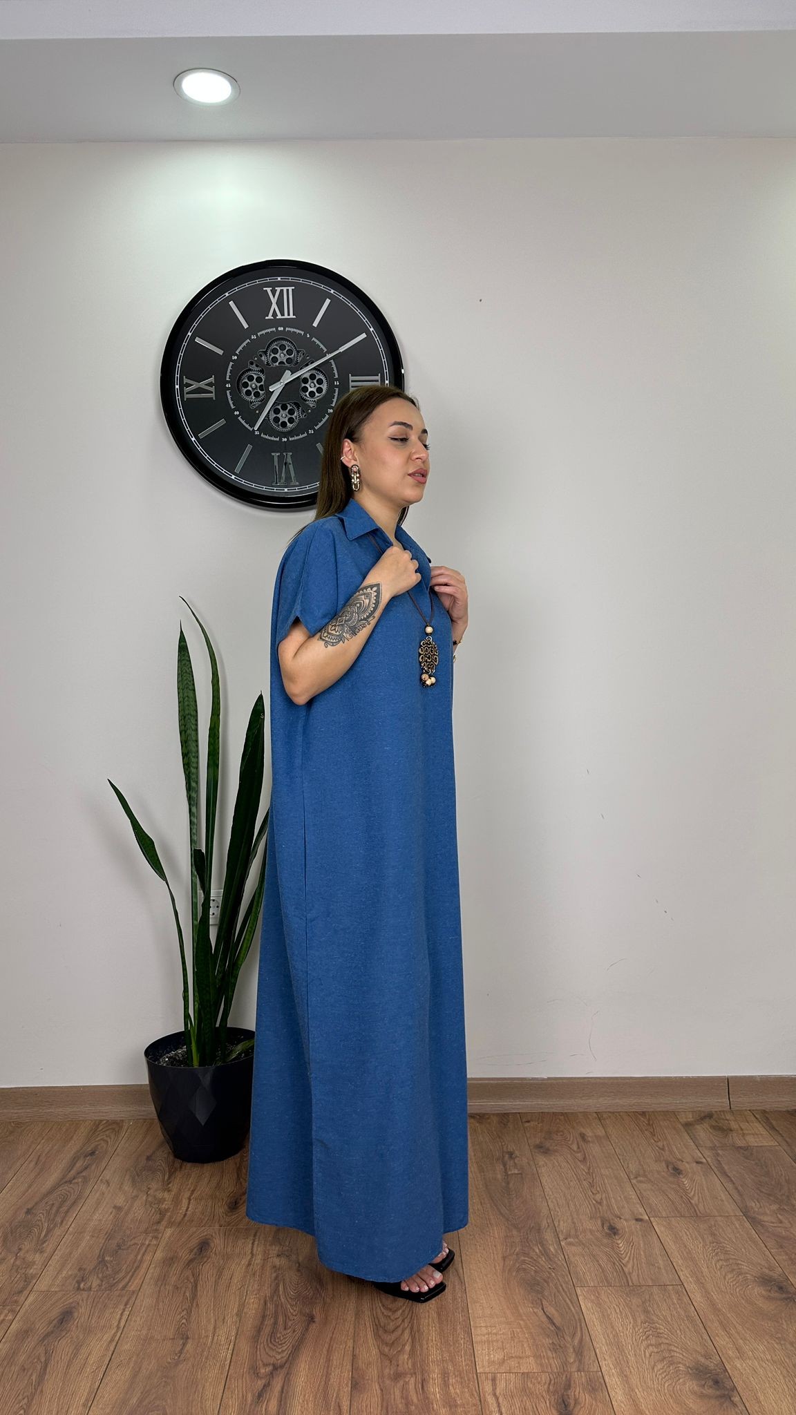 Kolye Detaylı Oversize Standart Beden Elbise